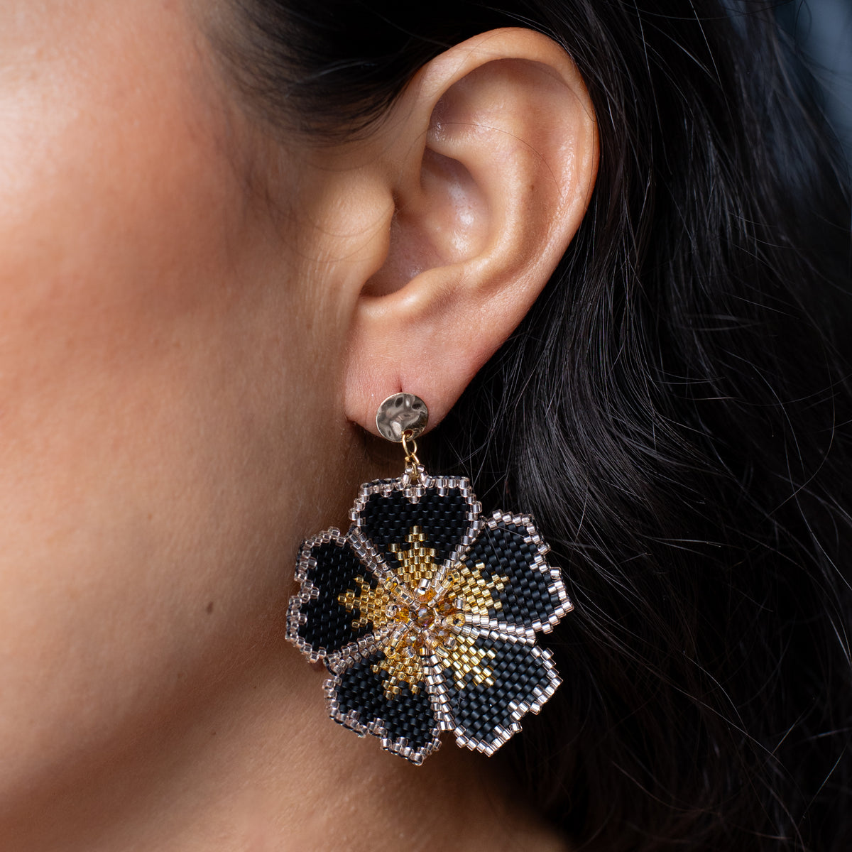Aretes florales huichol