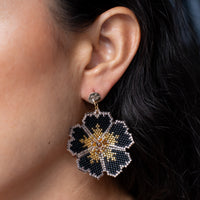 Aretes florales huichol